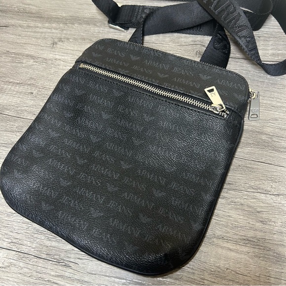 New Armani Exchange Men’s Crossbody Bag - Picture 3 of 4